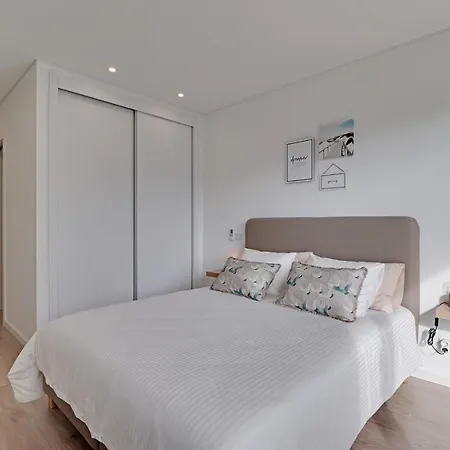Apartamento Amendoeira By Portucasa דירה *